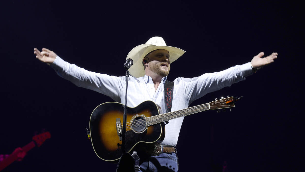 Cody Johnson brings his daughters to sing at the Grand Ole Opry | 102.7 ...