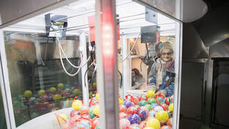 Police Had To Rescue Kid From Inside Claw Machine?