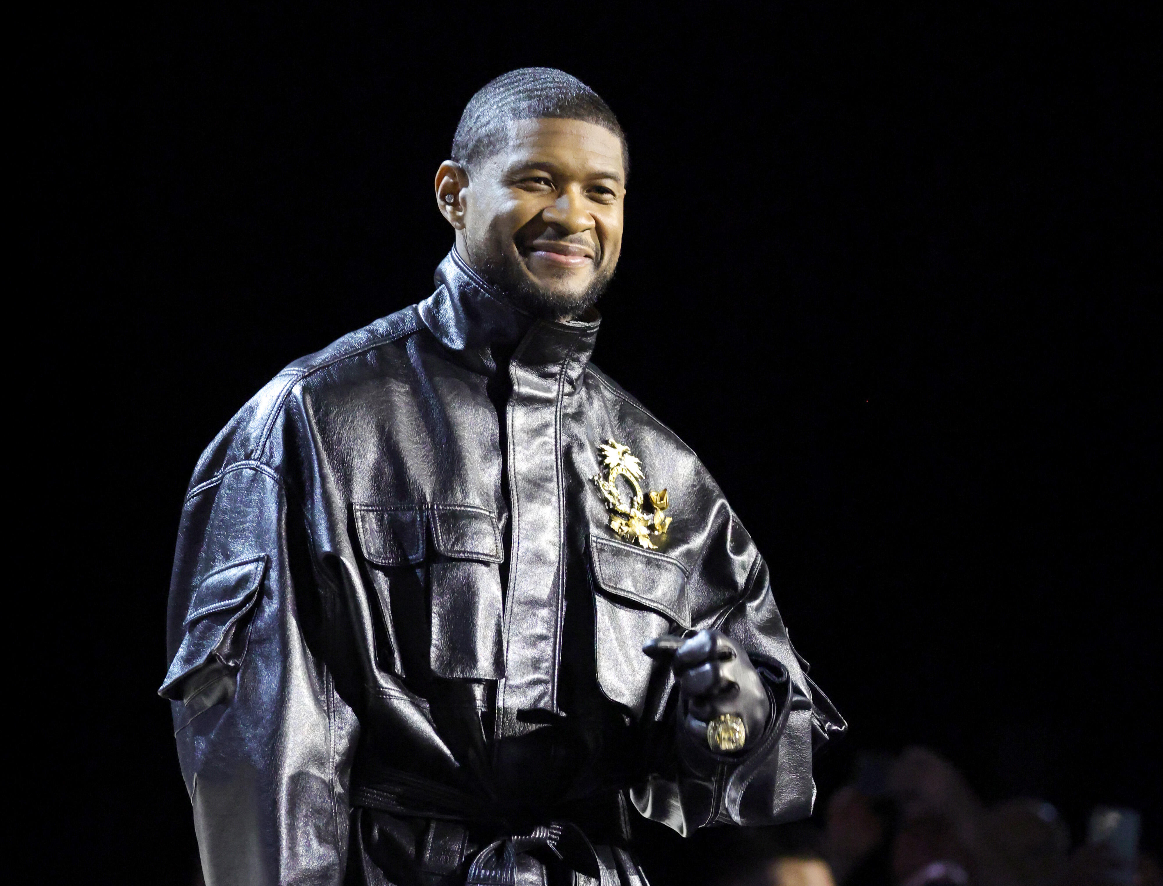 Usher is stripping it down ahead of his - Q104 - Cleveland