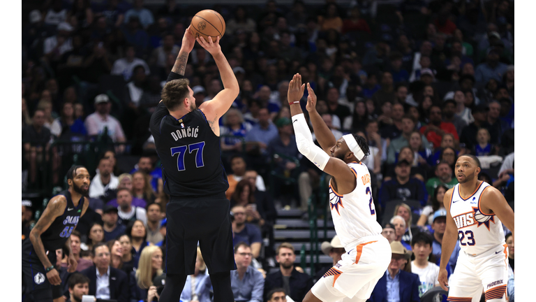 Phoenix Suns v Dallas Mavericks