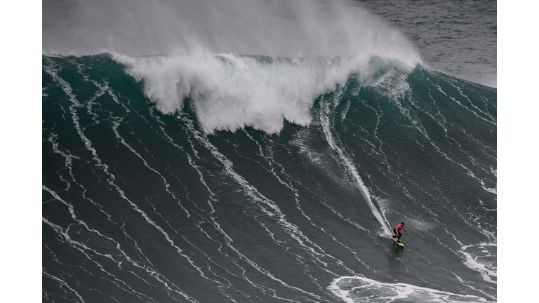 SURFING-POR-BIG WAVE-NAZARE