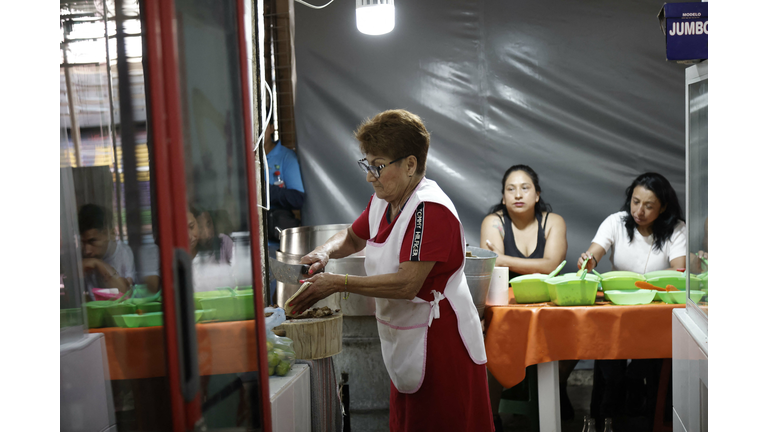 MEXICO-WOMEN-FOOD-TACOS