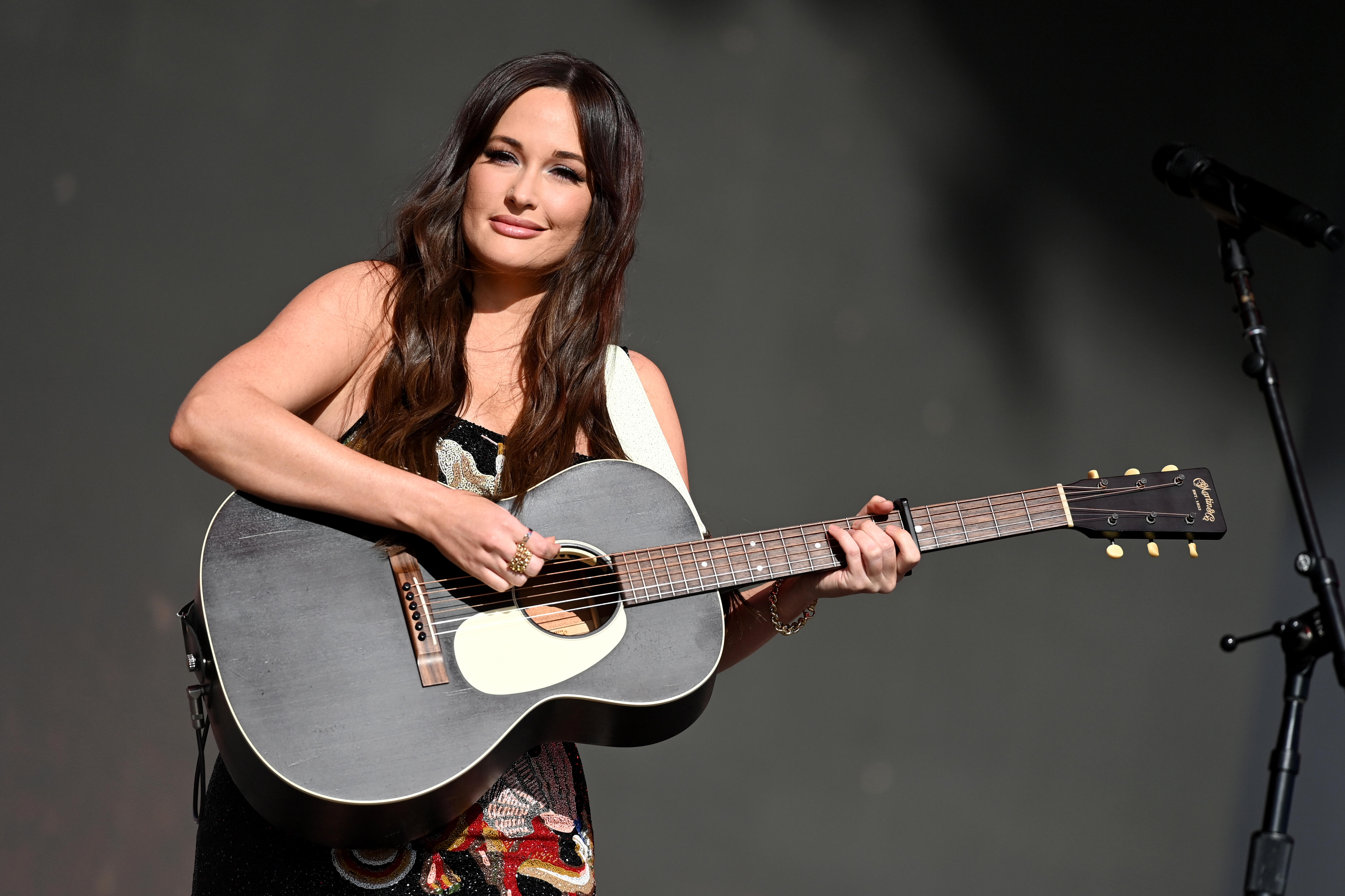 Kacey Musgraves Joins Zach Bryan For Tour Kickoff In Chicago | The Fred ...