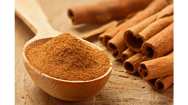 Cinnamon sticks and powder