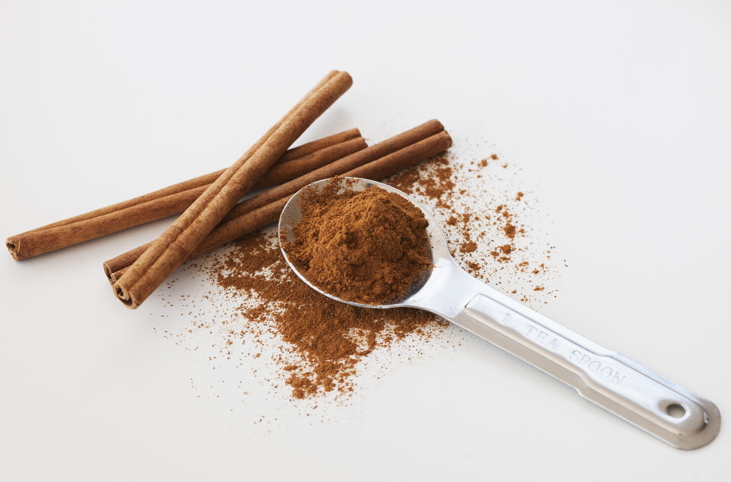 Studio shot of cinnamon stick and cinnamon powder
