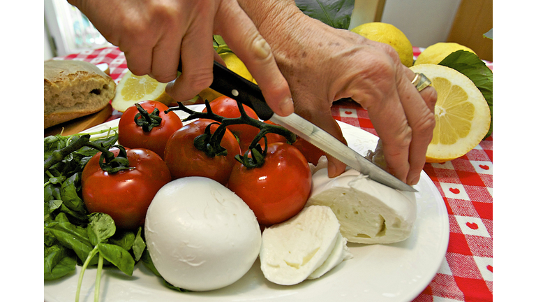 A Neapolitan Chef prepares an Insalata C