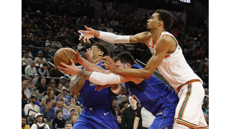 Dallas Mavericks v San Antonio Spurs