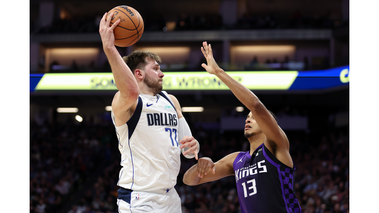 Dallas Mavericks v Sacramento Kings