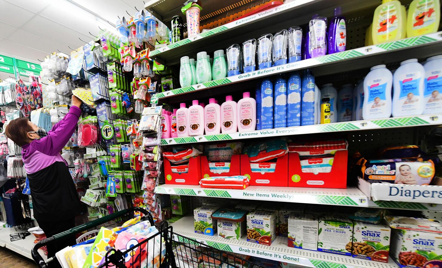 US-INFLATION-ECONOMY-SHOPPING
