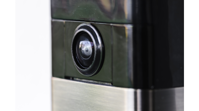 Internet video doorbell which records video of movement and alerts users via their smartphone