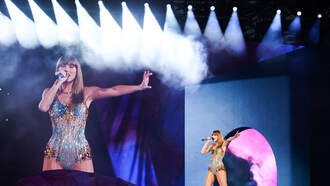 Taylor Swift's New Album Features Features A Poem From Stevie Nicks