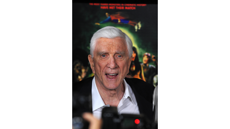 (FILES) Cast member Leslie Nielsen arriv