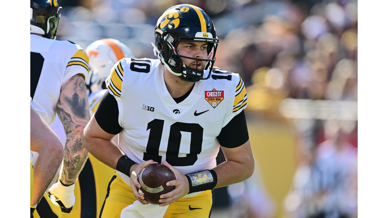 Cheez-It Citrus Bowl - Iowa v Tennessee