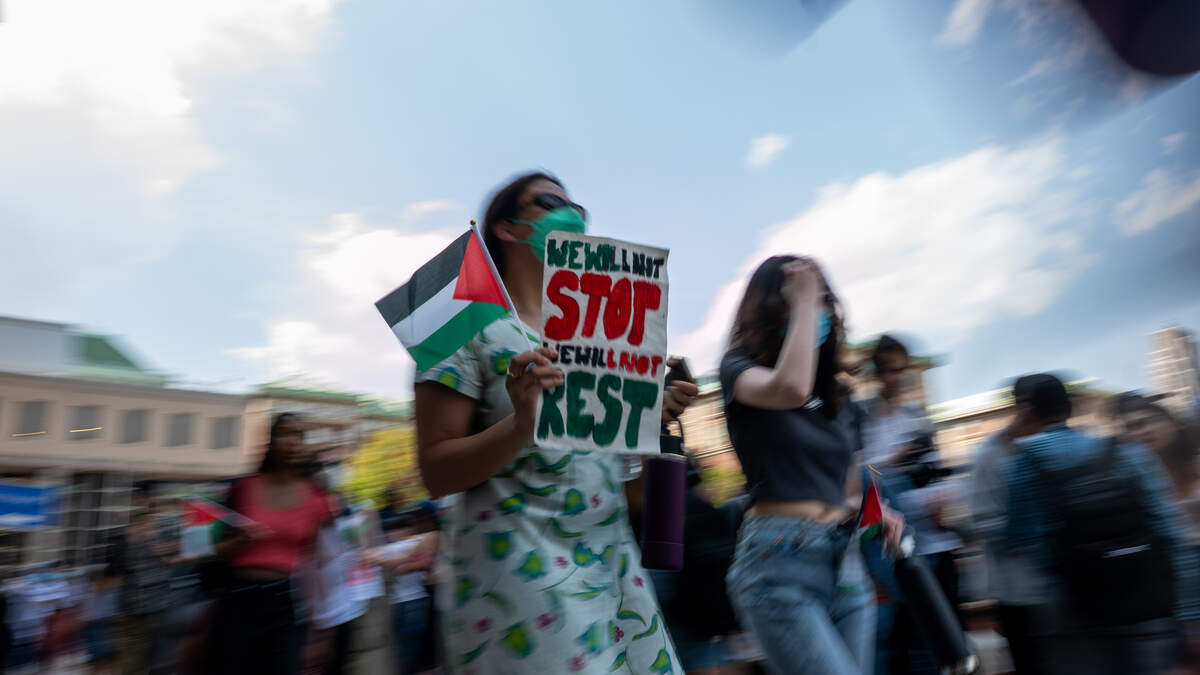 Une manifestation pro-palestinienne émerge à l’Université de Californie à Irvine ;  Les forces de l’ordre en attente |  COÛT 103,5