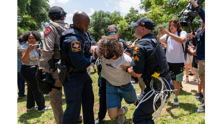 TOPSHOT-US-PALESTINIAN-ISRAEL-CONFLICT-EDUCATION-DEMONSTRATION