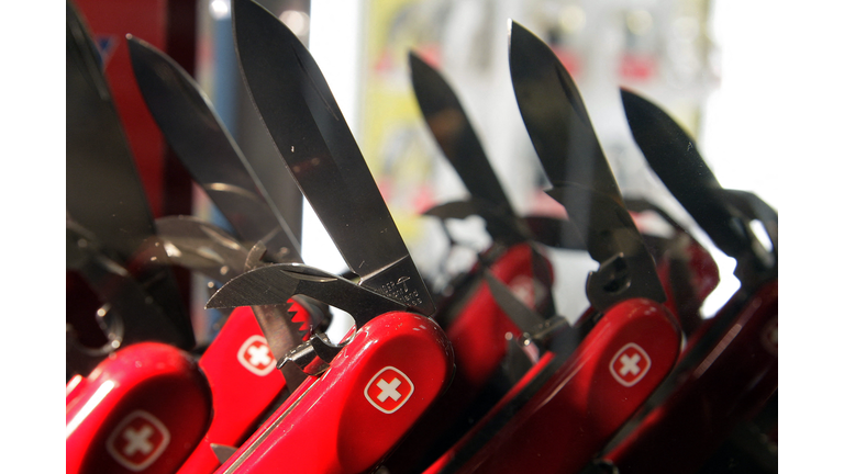 SWITZERAND-ARMY-KNIFE