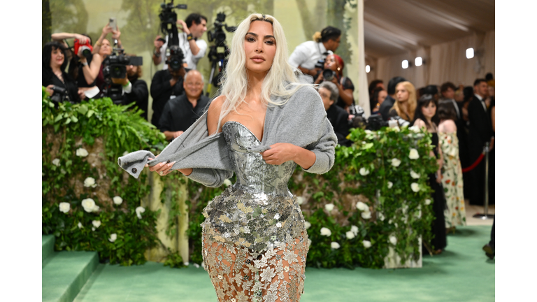 TOPSHOT-US-ENTERTAINMENT-FASHION-METGALA-CELEBRITY-MUSEUM