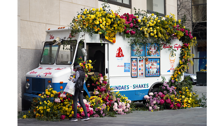 New York City Gears Up For Valentine's Day Amid Pandemic Restrictions