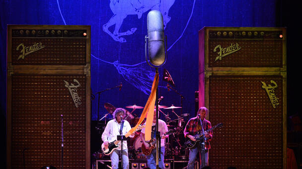 Neil Young & Crazy Horse Perform "Sedan Delivery" 