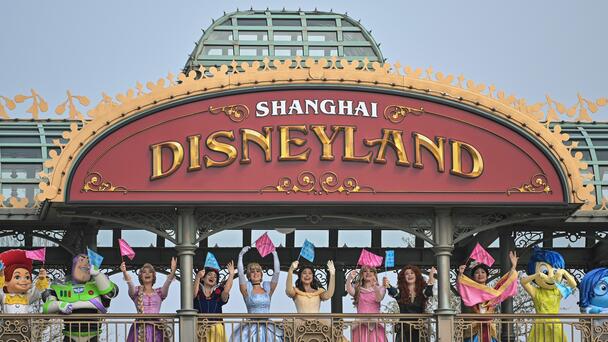 Disneyland Performers Vote to Join Actors' Equity