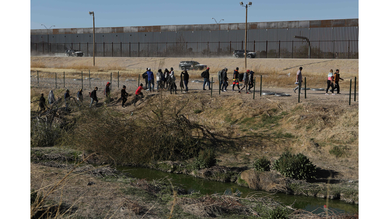 TOPSHOT-MEXICO-US-MIGRATION-BORDER