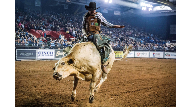 TOPSHOT-US-RODEO-BULL RIDING-TEXAS