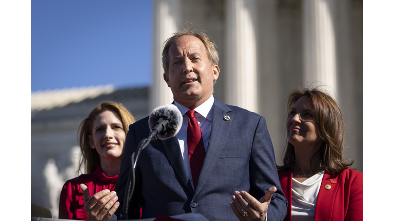 U.S. Supreme Court Hears Expedited Challenges Over Texas Abortion Ban