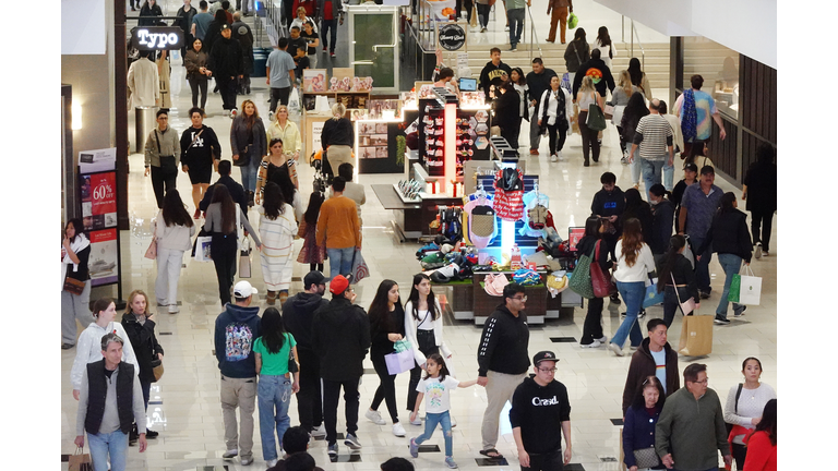 Retail Sales Rises 3.1% During Holiday Shopping Season