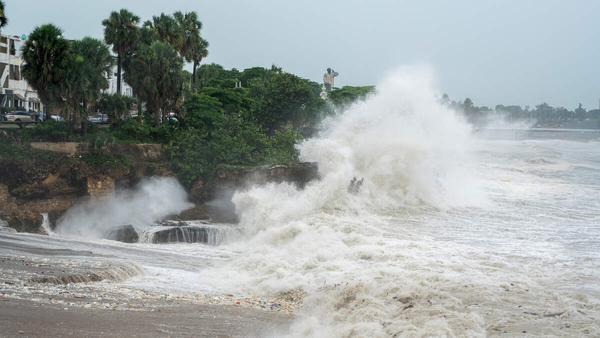 Beryl Makes Landfall On Mexico's Yucatan Peninsula As A Category 2 ...