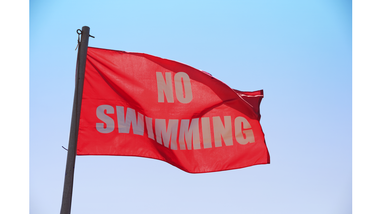 USA, North Carolina, Outer Banks, Kill Devil Hills, no swimming sign