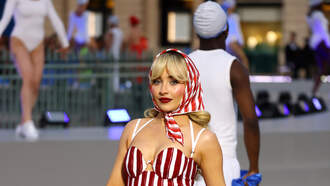 WATCH: Sabrina Carpenter Left Speechless After She Asks A Fan A Question.