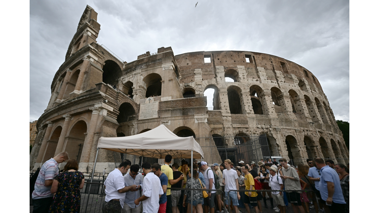 ITALY-TOURISM-COLOSSEUM