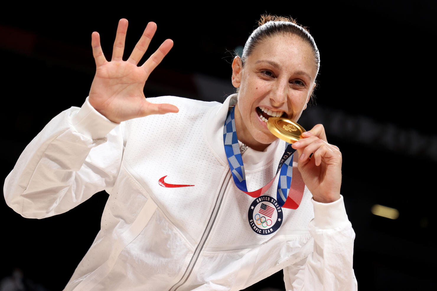 Women's Basketball Medal Ceremony - Olympics: Day 16