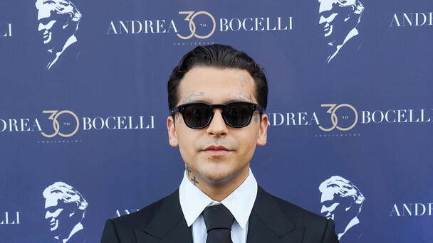 Andrea Bocelli tuvo a Christian Nodal como invitado a su aniversario