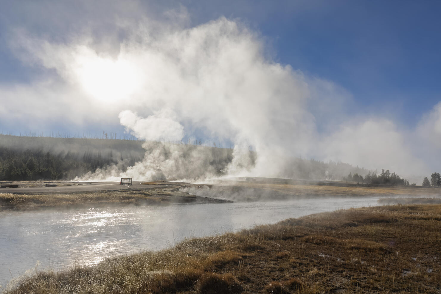 USA, Yellowstone National Park, Firehole River, Biscuit Basin