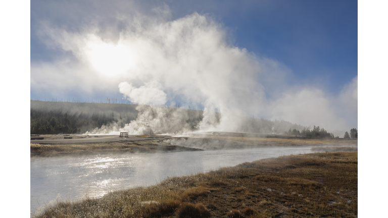USA, Yellowstone National Park, Firehole River, Biscuit Basin