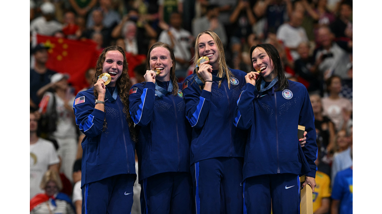 SWIMMING-OLY-PARIS-2024-MEDALS