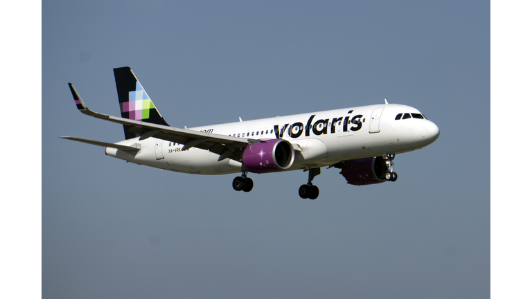 Volaris Airbus A320 Prepares for Landing at Chicago O'Hare