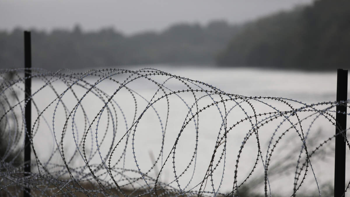 Texas triples barbed wire barriers to stop illegal immigration | NewsRadio 740 KTRH