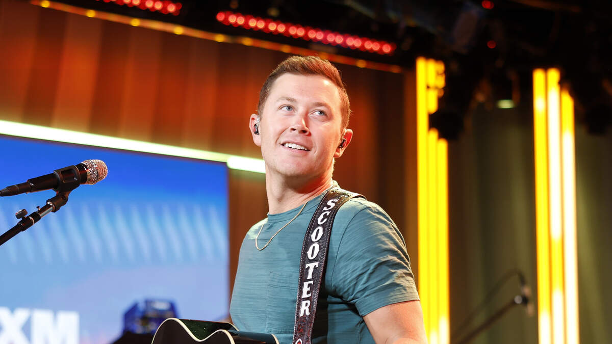 Scotty McCreery Kicks Fan Out Of Concert For Hitting A Woman 94