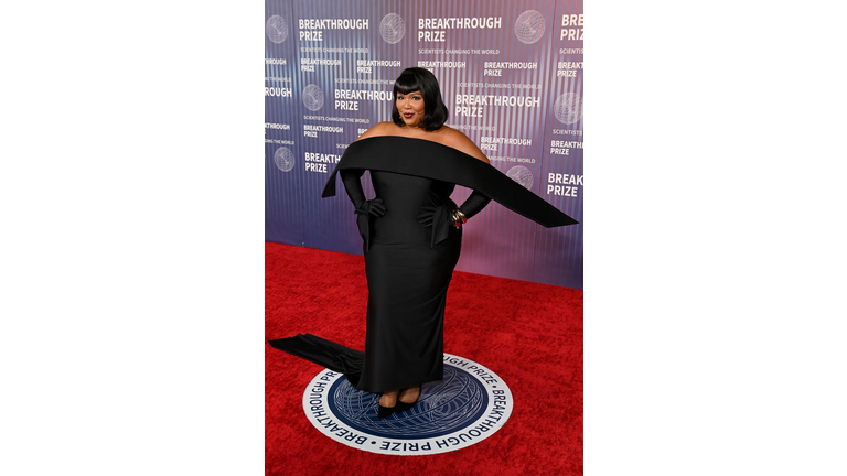 Stars Of Hollywood Honor Stars Of Science - 10th Breakthrough Prize Ceremony - Red Carpet