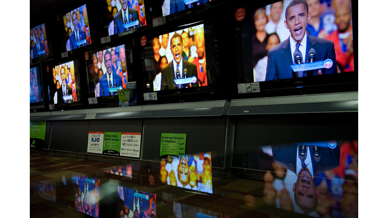 TOPSHOT-US-ELECTIONS-OBAMA-TV