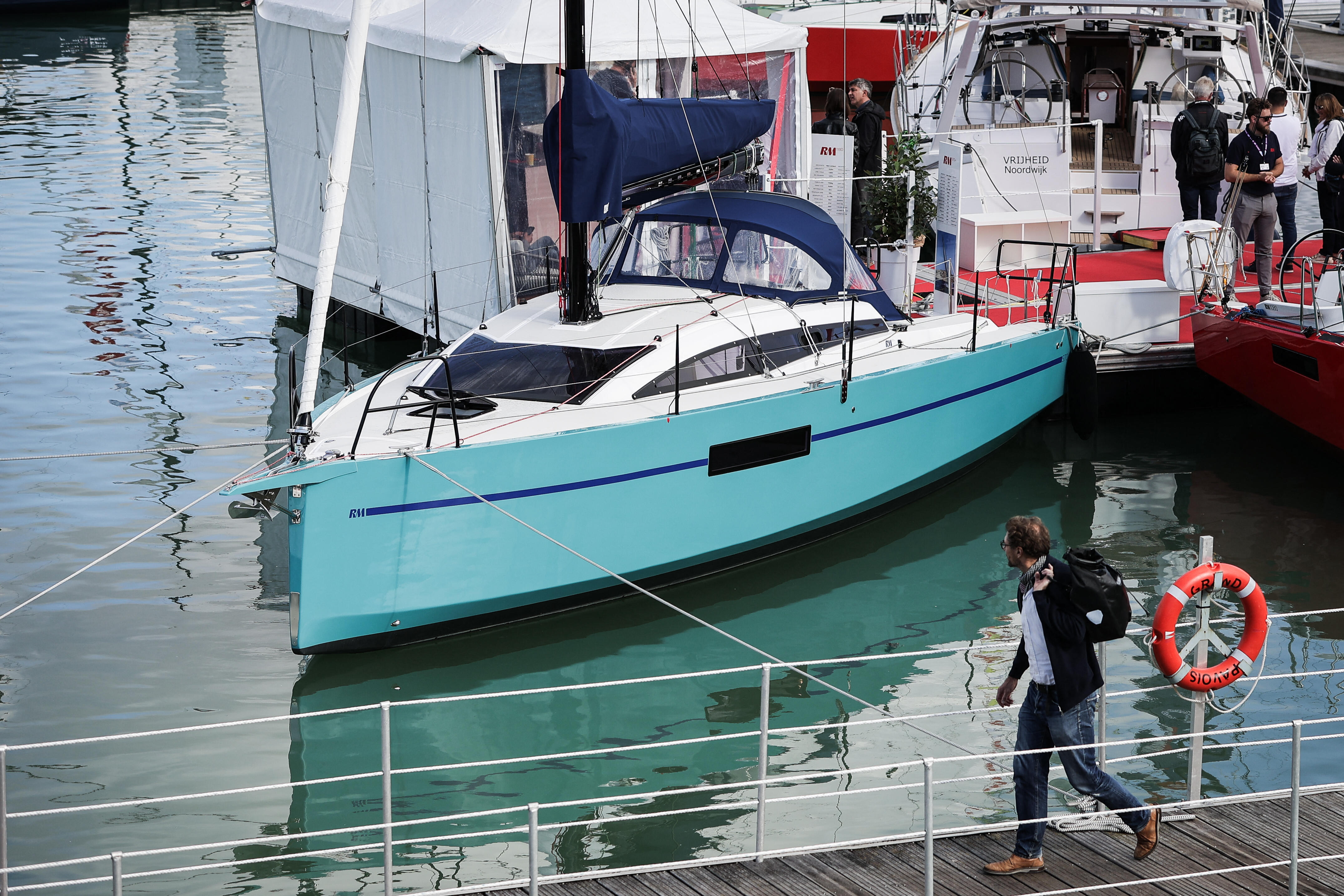 VIDEO: Lieutenant Dan Refuses To Leave Sailboat Ahead Of Hurricane ...