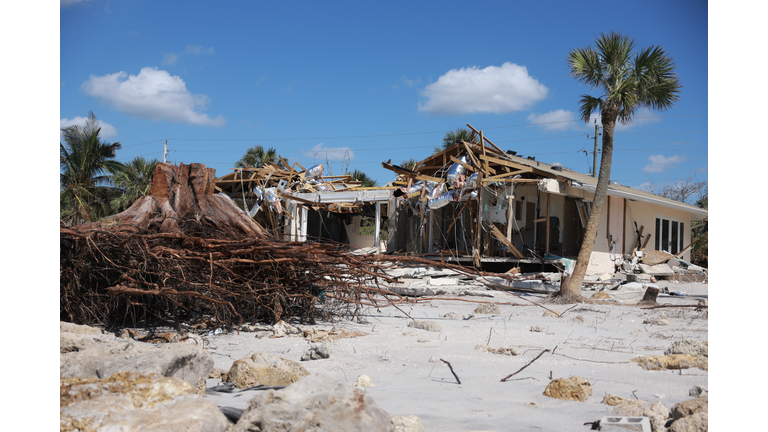 Hurricane Milton Barrels Into Florida