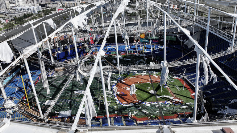 Hurricane Milton Barrels Into Florida