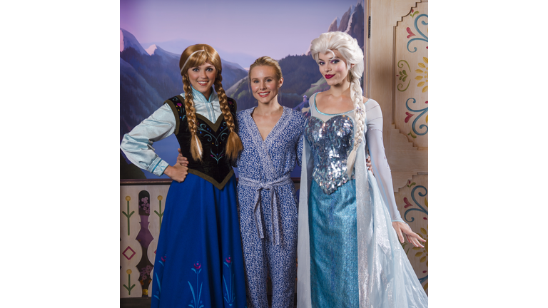 Kristen Bell visits Frozen's Anna and Elsa at Walt Disney World