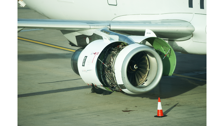 Jet engine maintenance