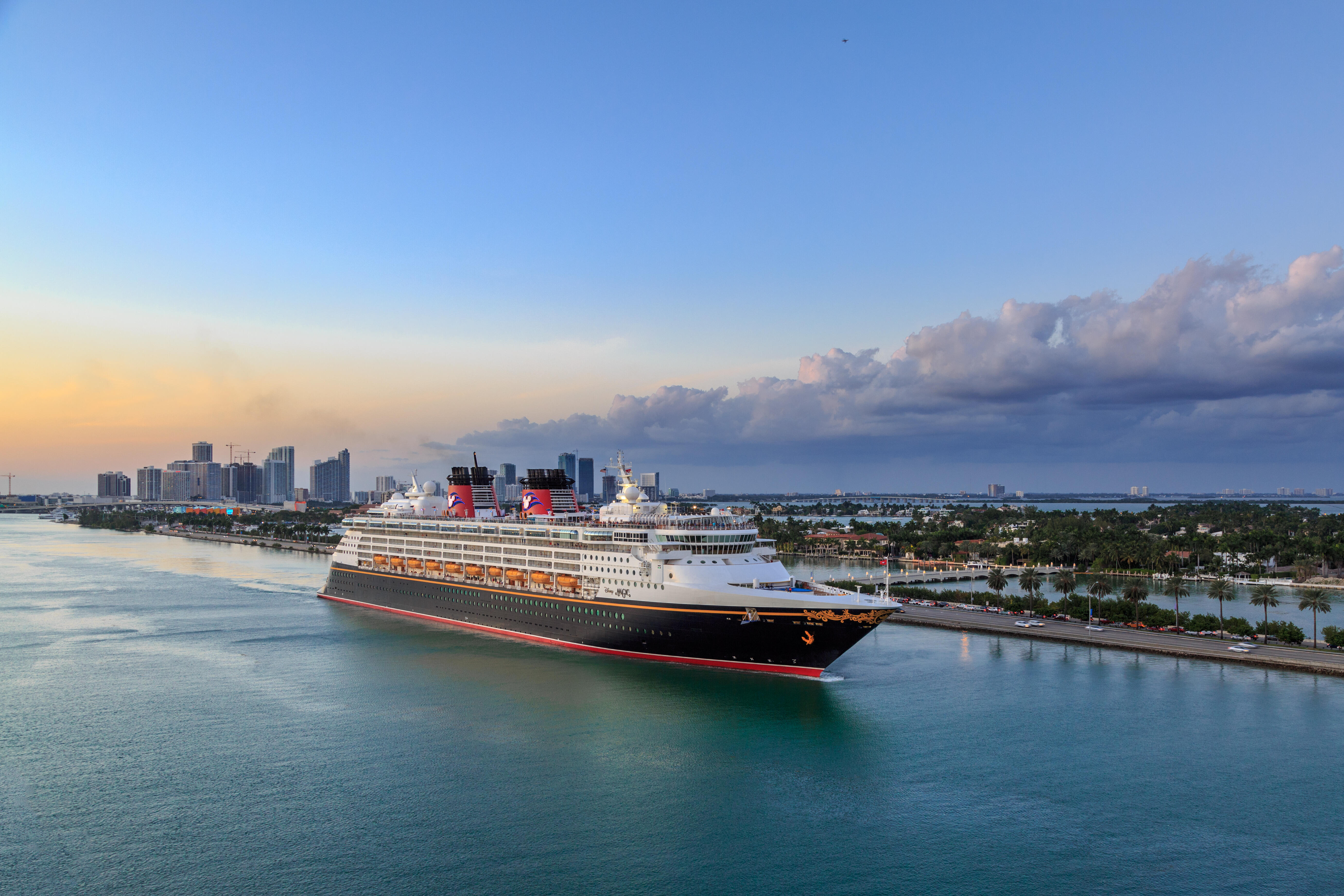 Disney Cruise Ship Rescues 4 On Sinking Catamaran In Bermuda | 98.1 KDD ...