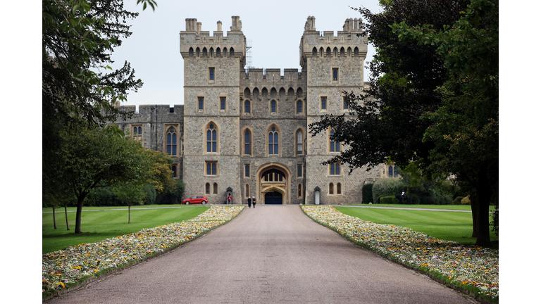 The Nation Mourns The Death Of Queen Elizabeth II - Tuesday