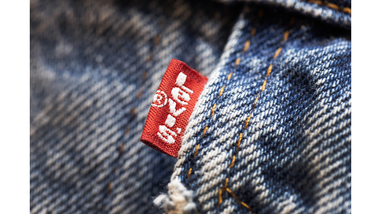 Levi's Plans 10% Cut To Corporate Staff